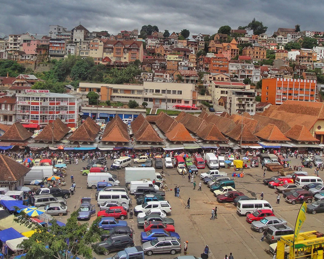 ricefield-valley-hotel-discover-analakely-market-1350x1080